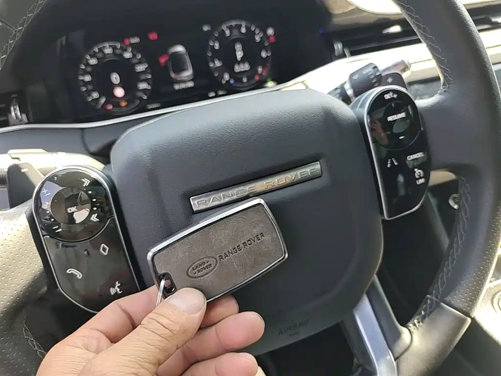 Land Rover Evoque 2021 — фото 9