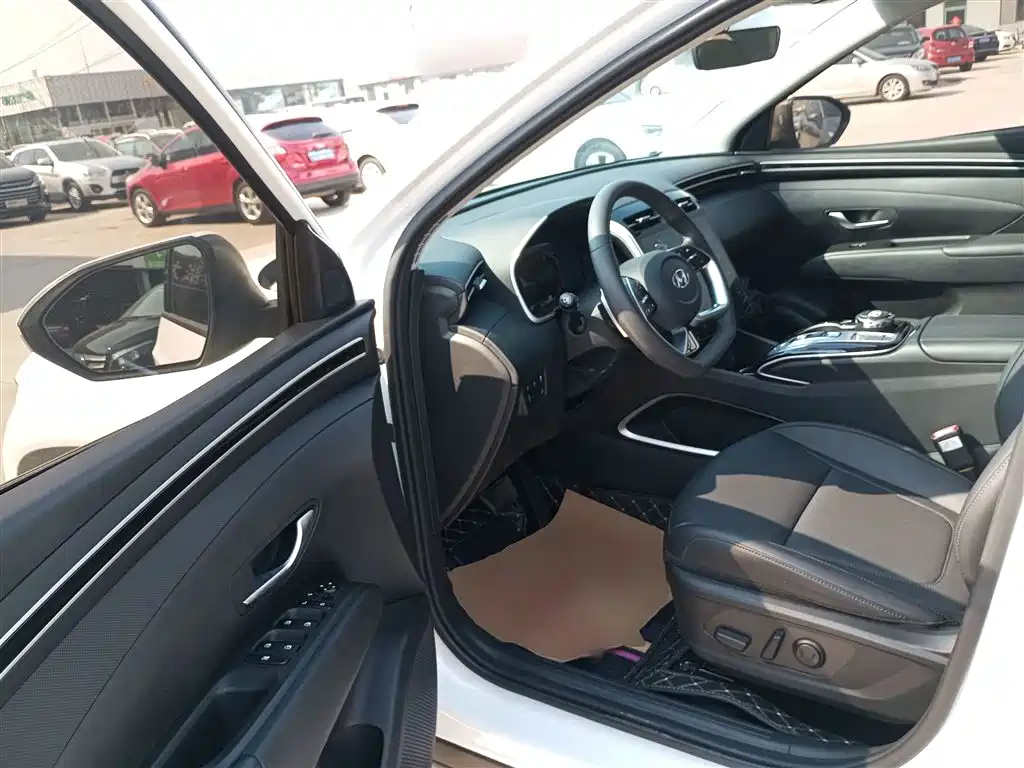 Hyundai Tucson 2023 — фото 16