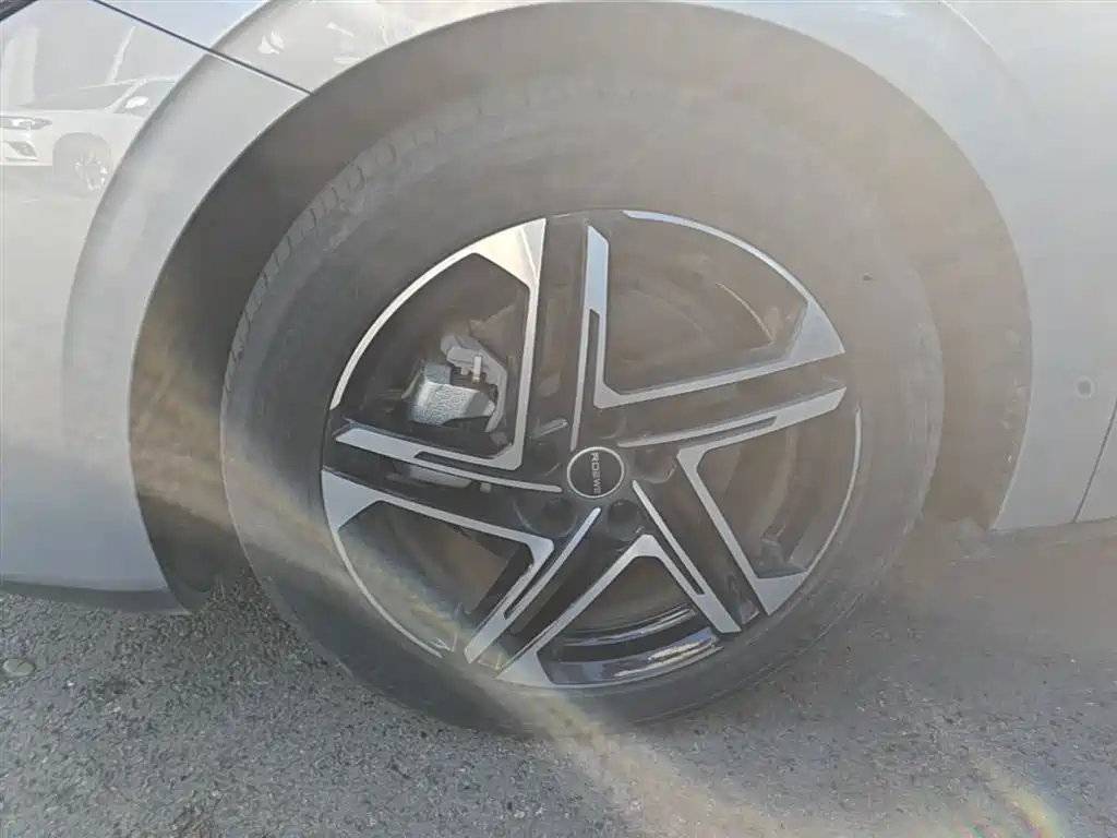 Roewe D7 2023 — фото 23