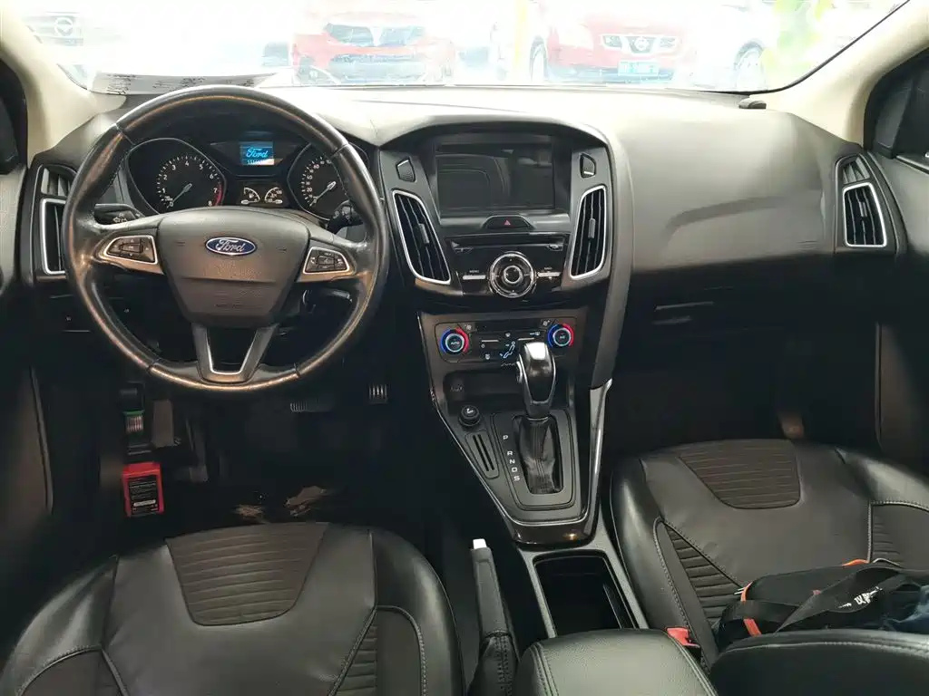 Ford Focus 2016 — фото 10