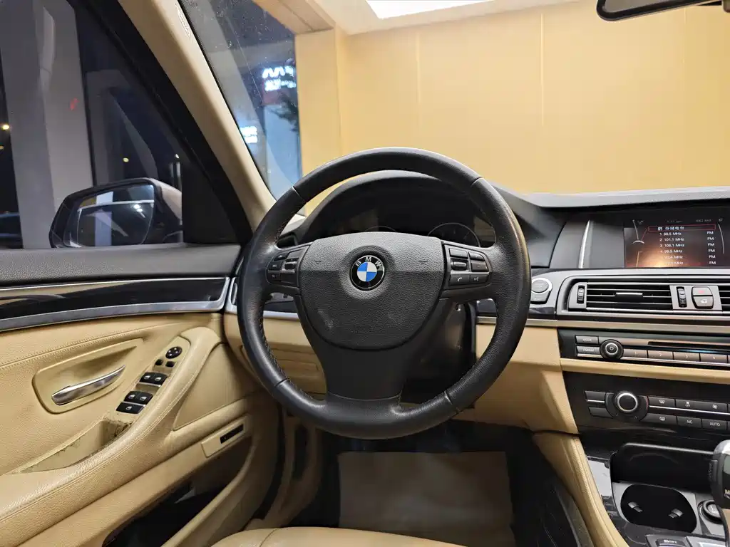 BMW 5 Series 2014 — фото 15