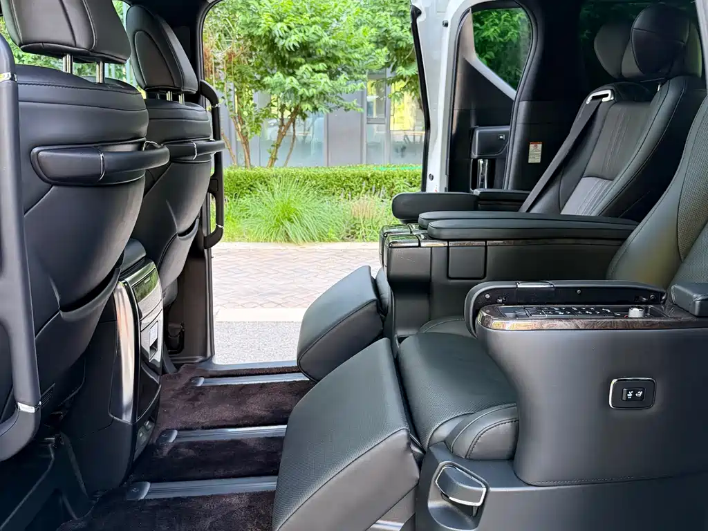 Toyota Alphard 2020 — фото 14