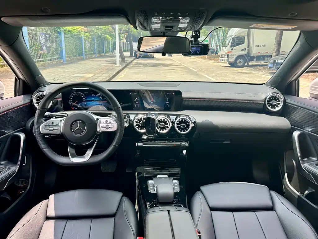 Mercedes-Benz A-Class 2022 — фото 11