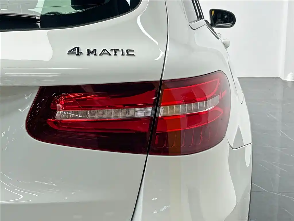 Mercedes-Benz GLC 2016 — фото 12