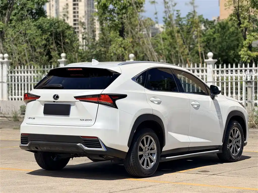 Lexus NX 2018 — фото 9