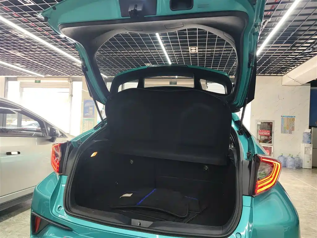Toyota C-HR 2019 — фото 15