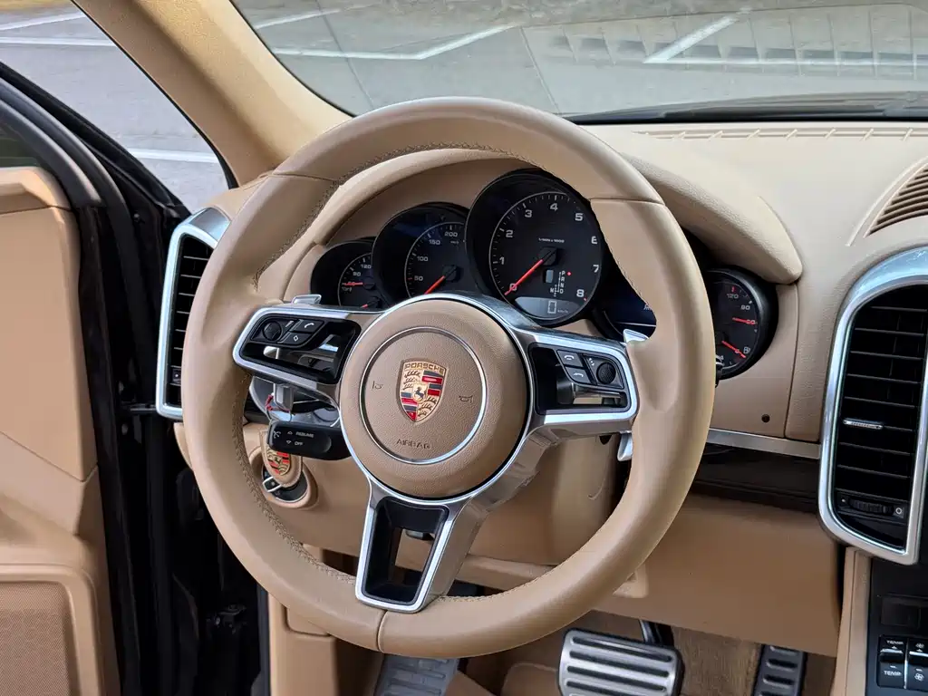 Porsche Cayenne 2015 — фото 12