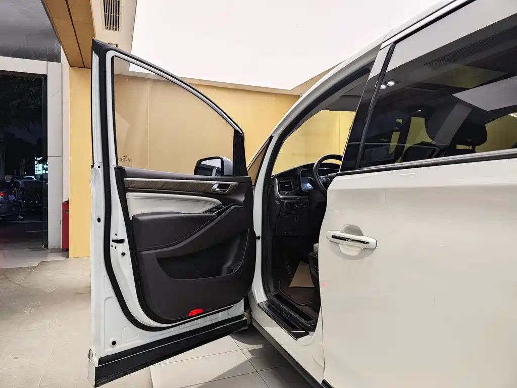 GAC Motor Trumpchi M8 2022 — фото 8