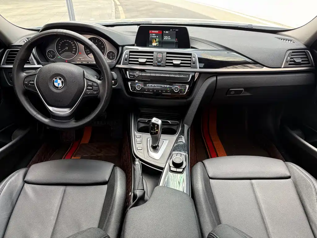 BMW 3 Series 2018 — фото 9