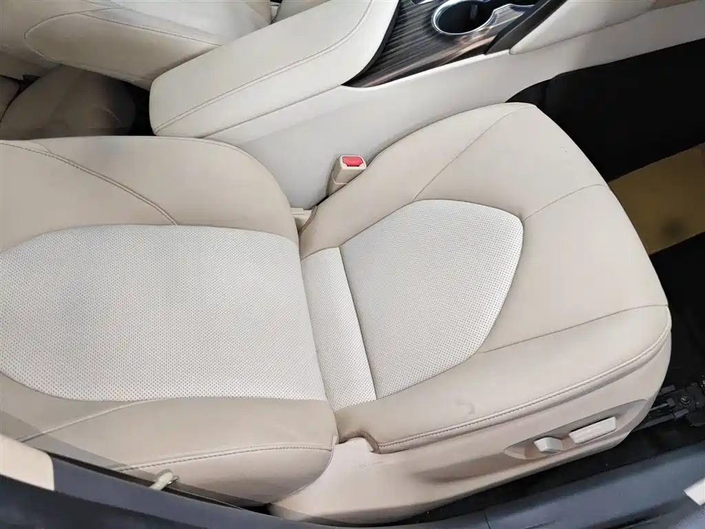 Toyota Camry 2018 — фото 25