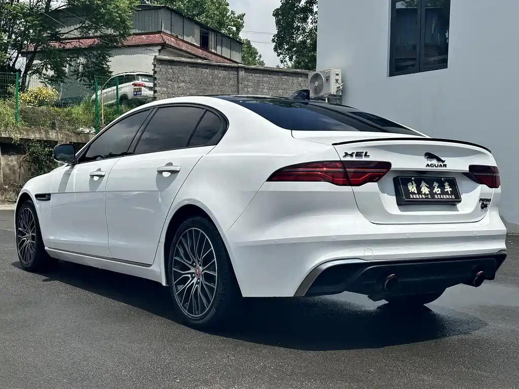 Jaguar XEL 2021 — фото 10