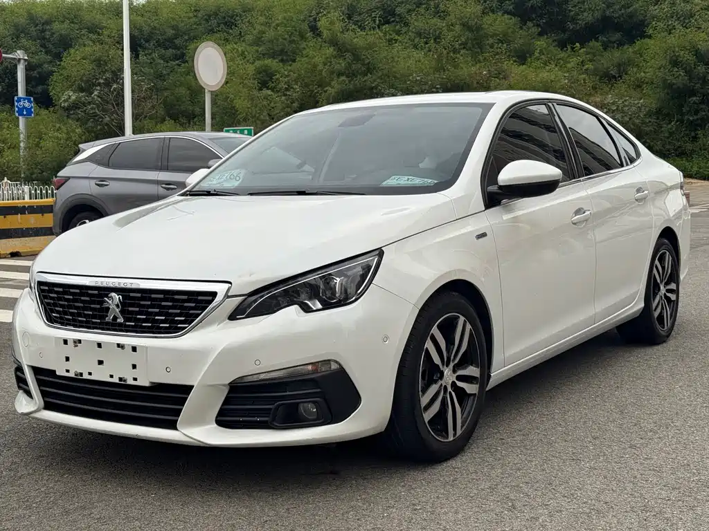 Peugeot 308 2018 — фото 1