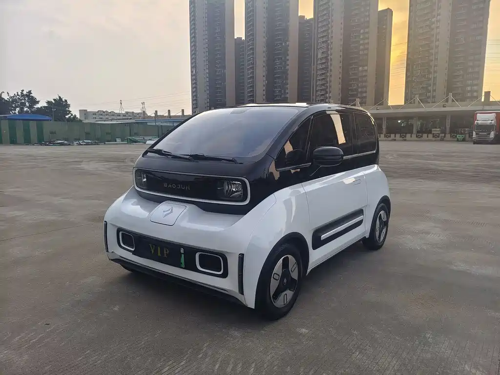 Baojun E300 2021