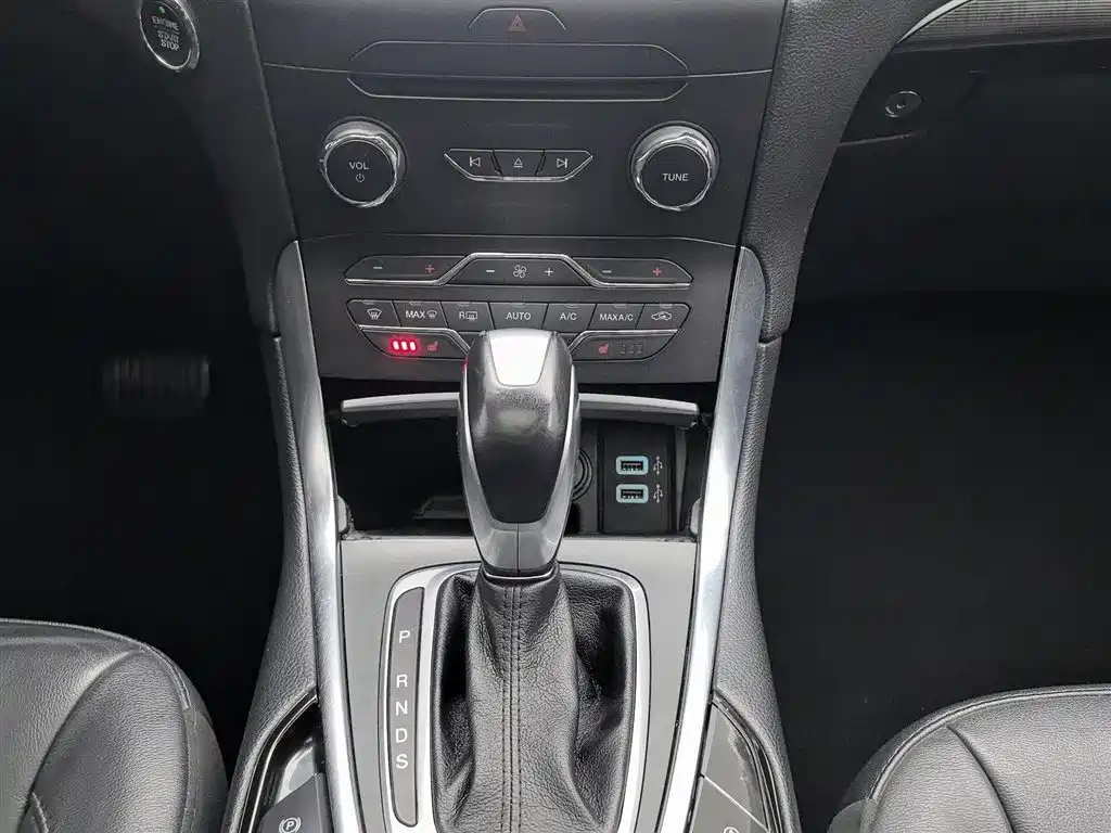 Ford Edge 2019 — фото 13