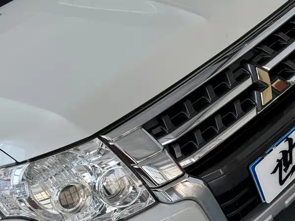 Mitsubishi Pajero 2020