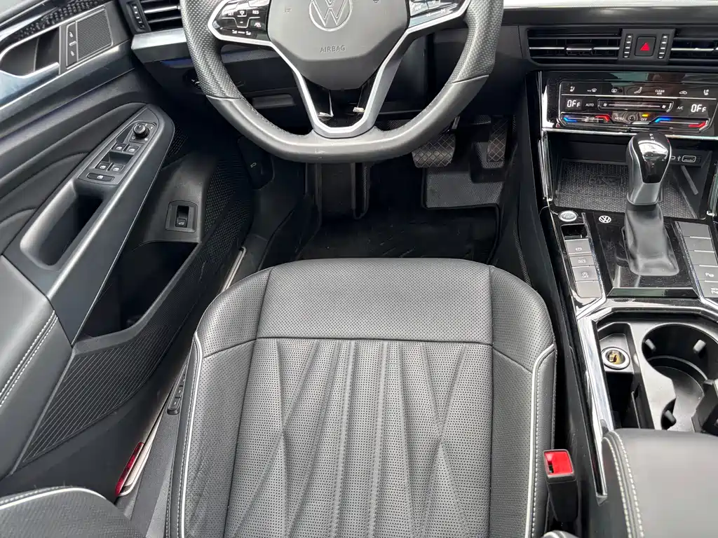 Volkswagen Passat 2023 — фото 9