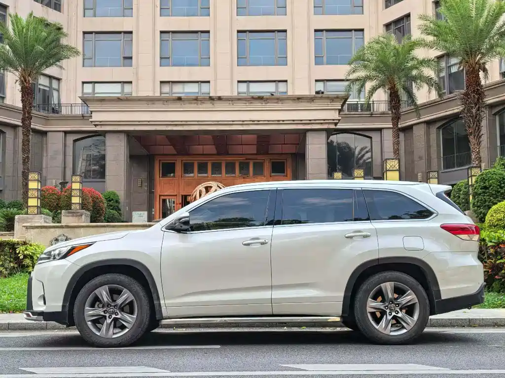 Toyota Highlander 2019 — фото 2
