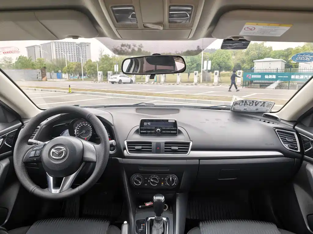 Mazda 3 Axela 2016 — фото 11