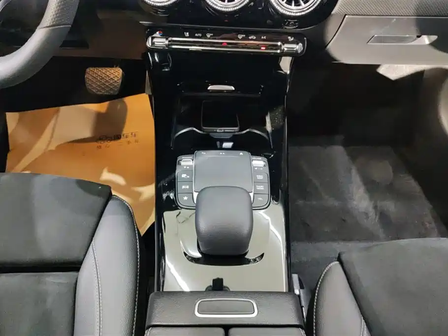Mercedes-Benz A-Class 2023 — фото 7