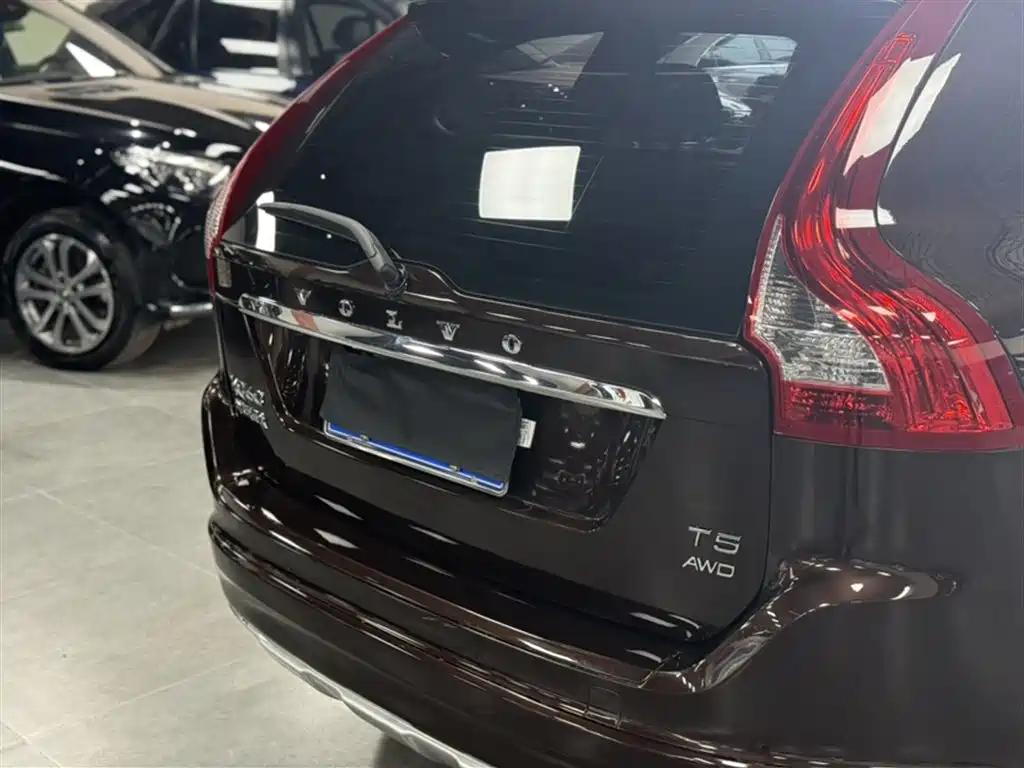 Volvo XC60 2017 — фото 10