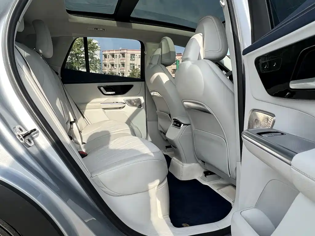 Mercedes-Benz EQE SUV 2023 — фото 13
