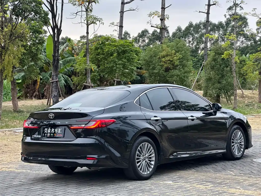 Toyota Camry 2024 — фото 9