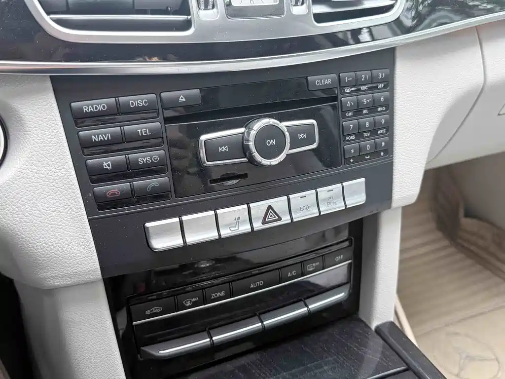 Mercedes-Benz E-Class 2014 — фото 15