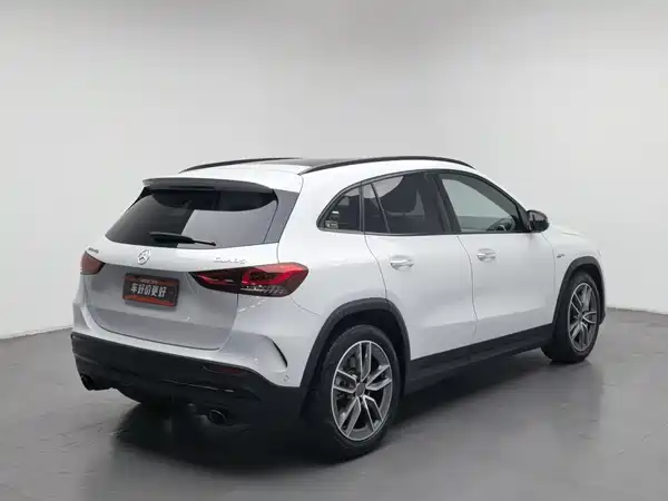 Mercedes-Benz GLA AMG 2021
