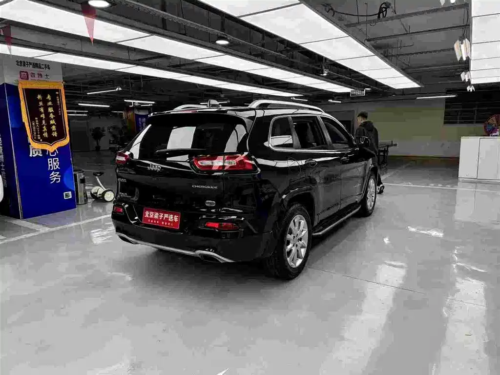Jeep Cherokee 2017 — фото 12