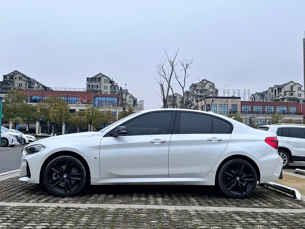 BMW 1 Series 2023 — фото 14