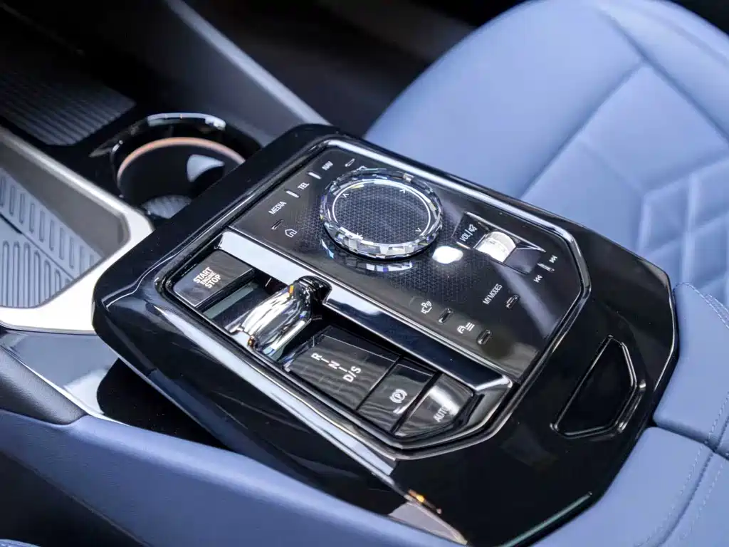 BMW 5 Series 2025 — фото 19