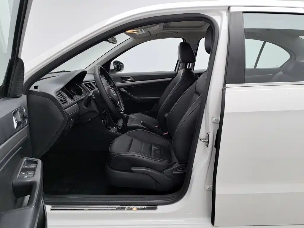 Volkswagen Lavida 2017 — фото 10