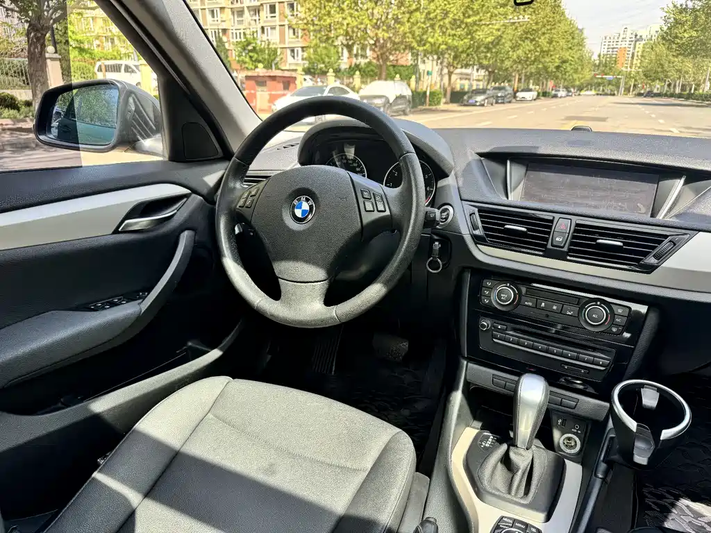 BMW X1 2014 — фото 18