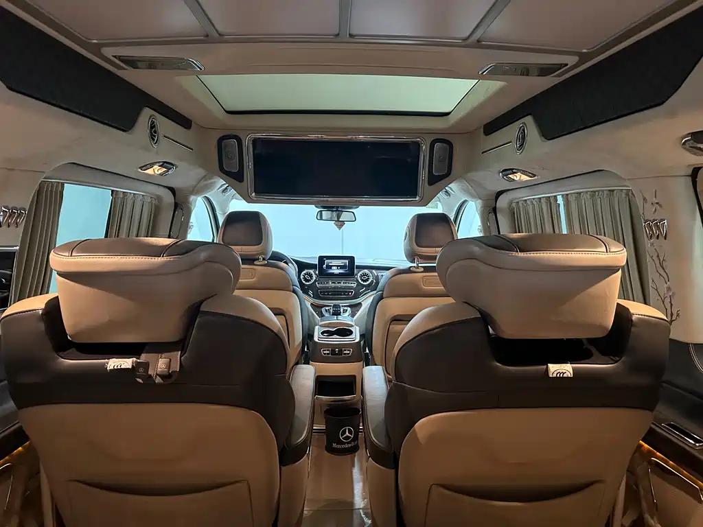 Mercedes-Benz V-Class 2020 — фото 12