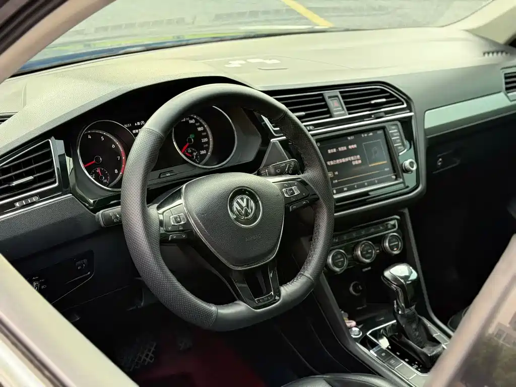 Volkswagen Tiguan L 2017 — фото 3