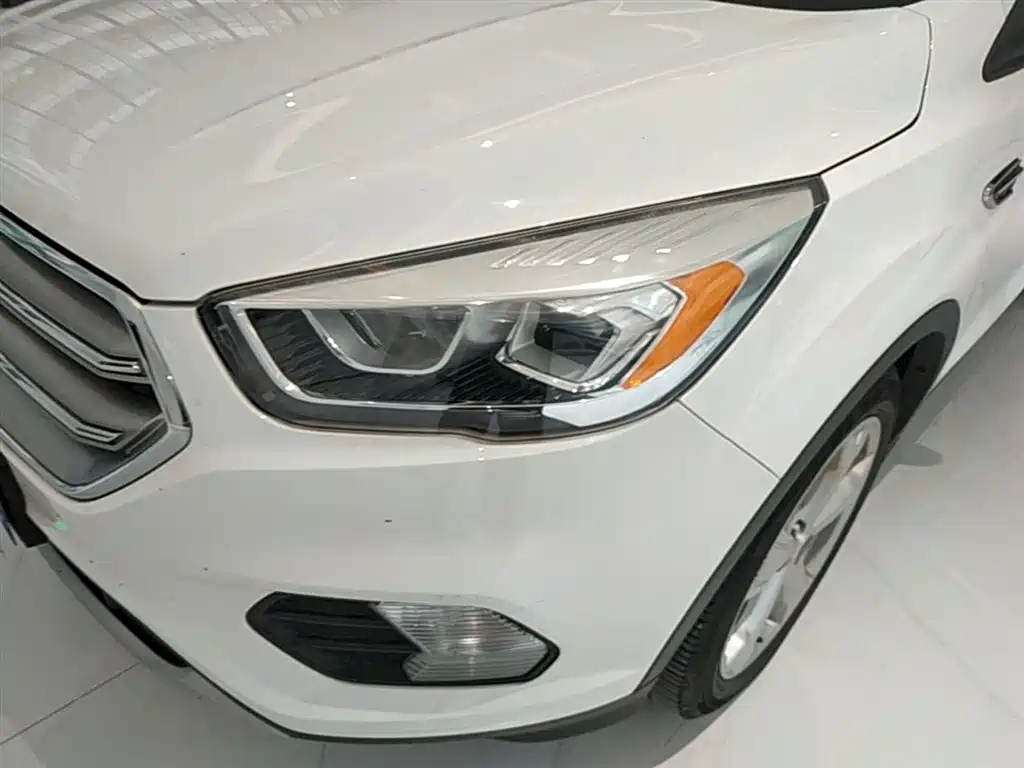 Ford Kuga 2017 — фото 24