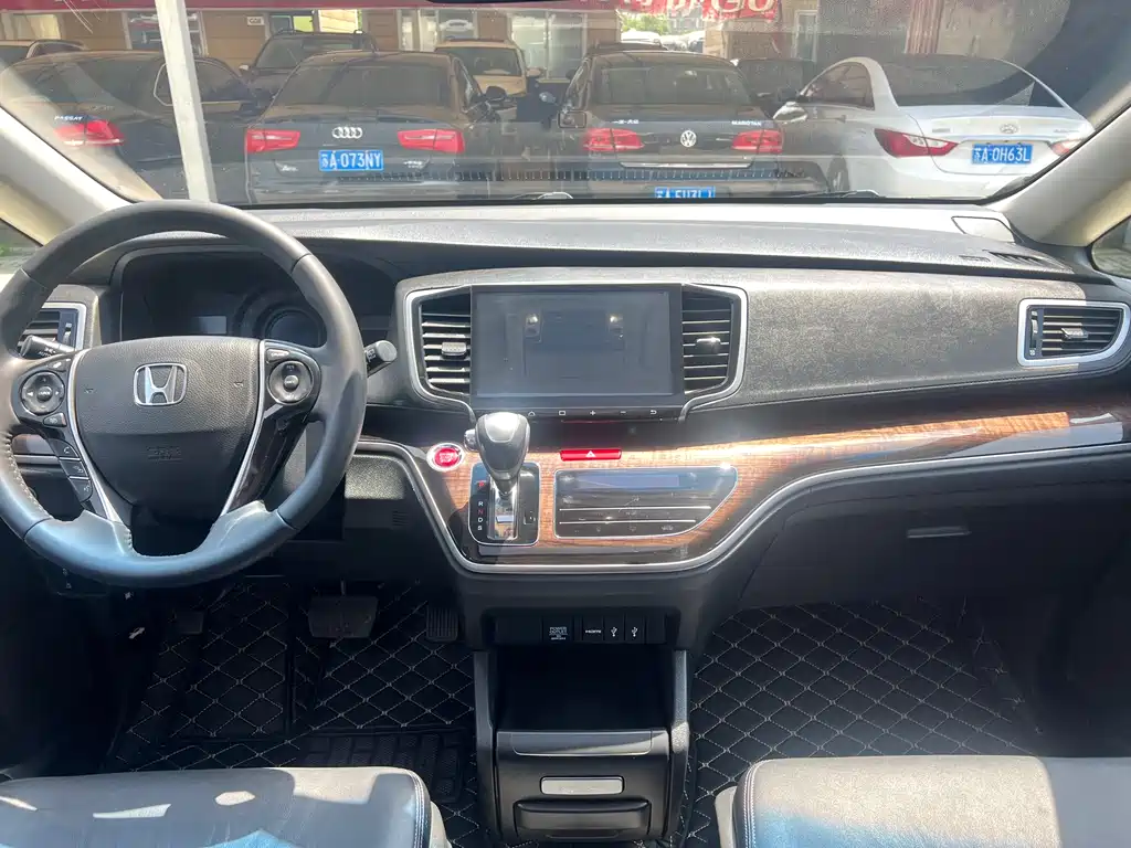 Honda Odyssey 2016 — фото 18