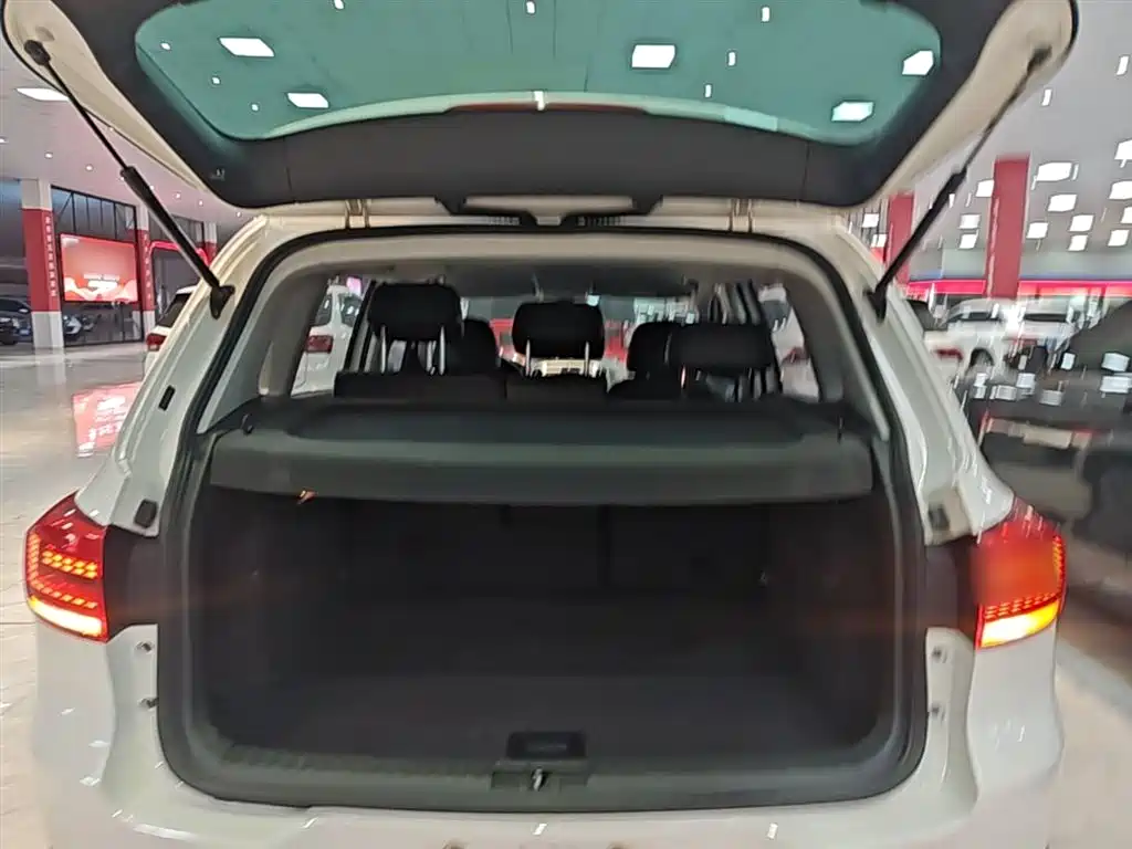 Volkswagen Tiguan 2015 — фото 19
