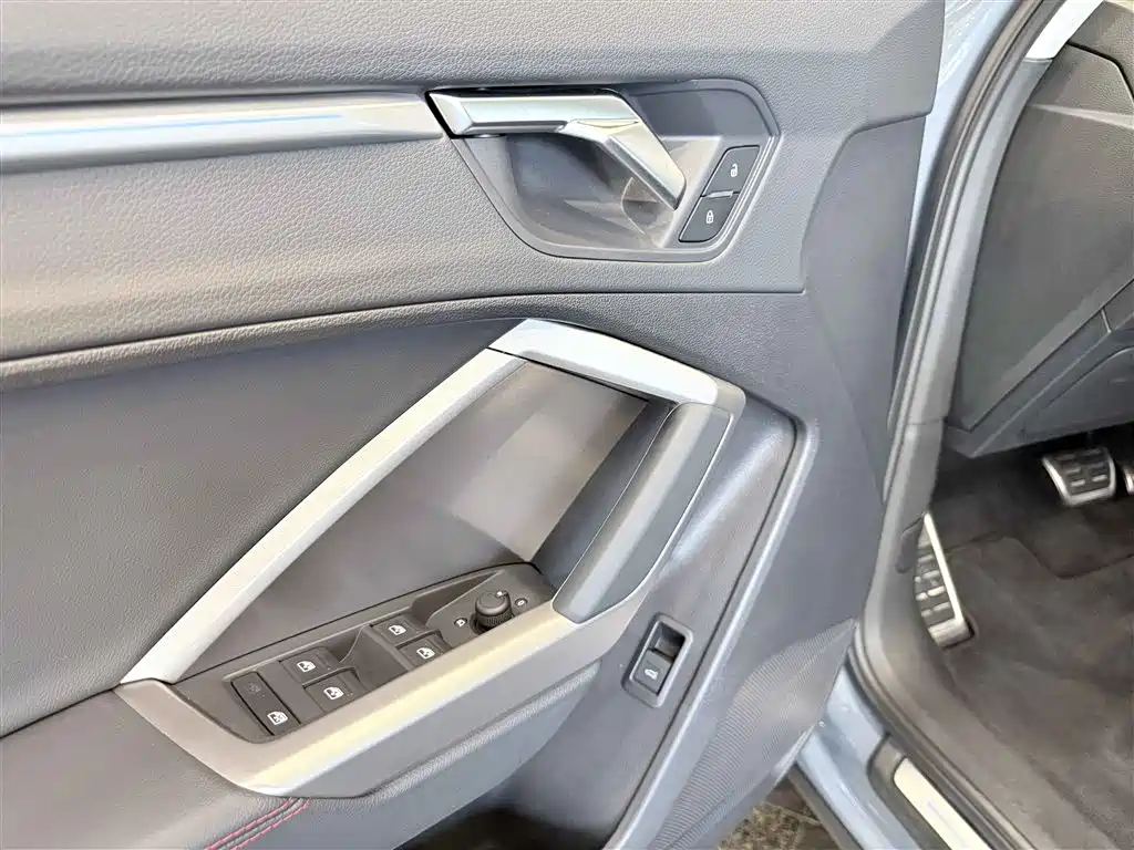 Audi Q3 2022 — фото 14