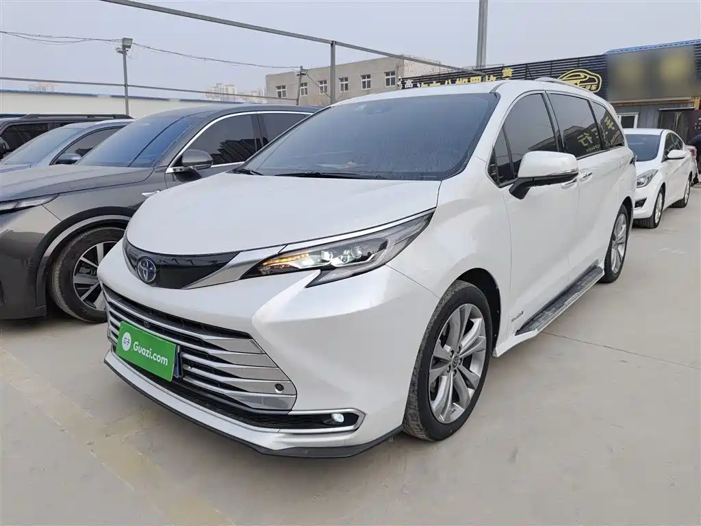 Toyota Sienna 2023 — фото 2