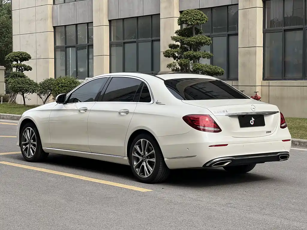 Mercedes-Benz E-Class 2020 — фото 18