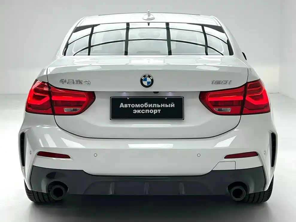 BMW 1 Series 2022 — фото 11