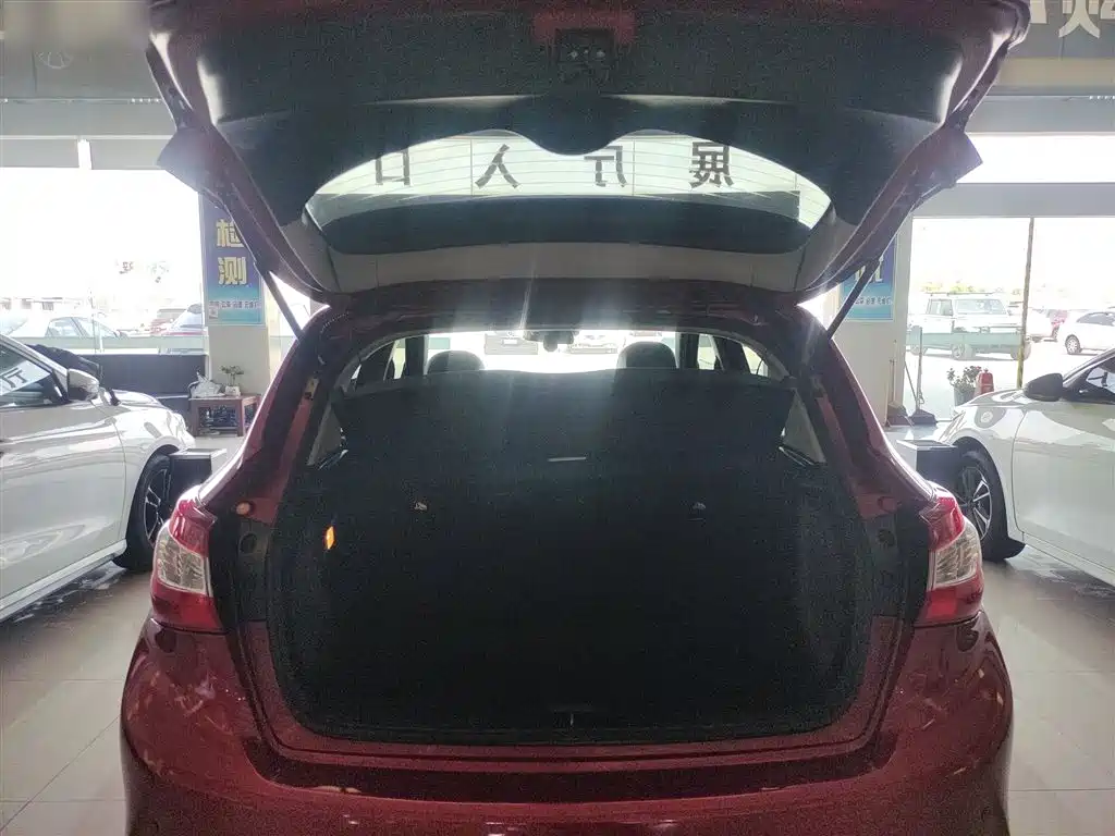 Nissan Tiida 2019 — фото 19