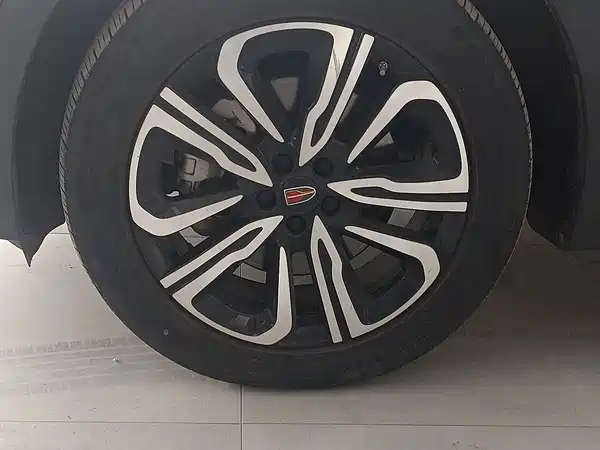 Hongqi HS7 2023