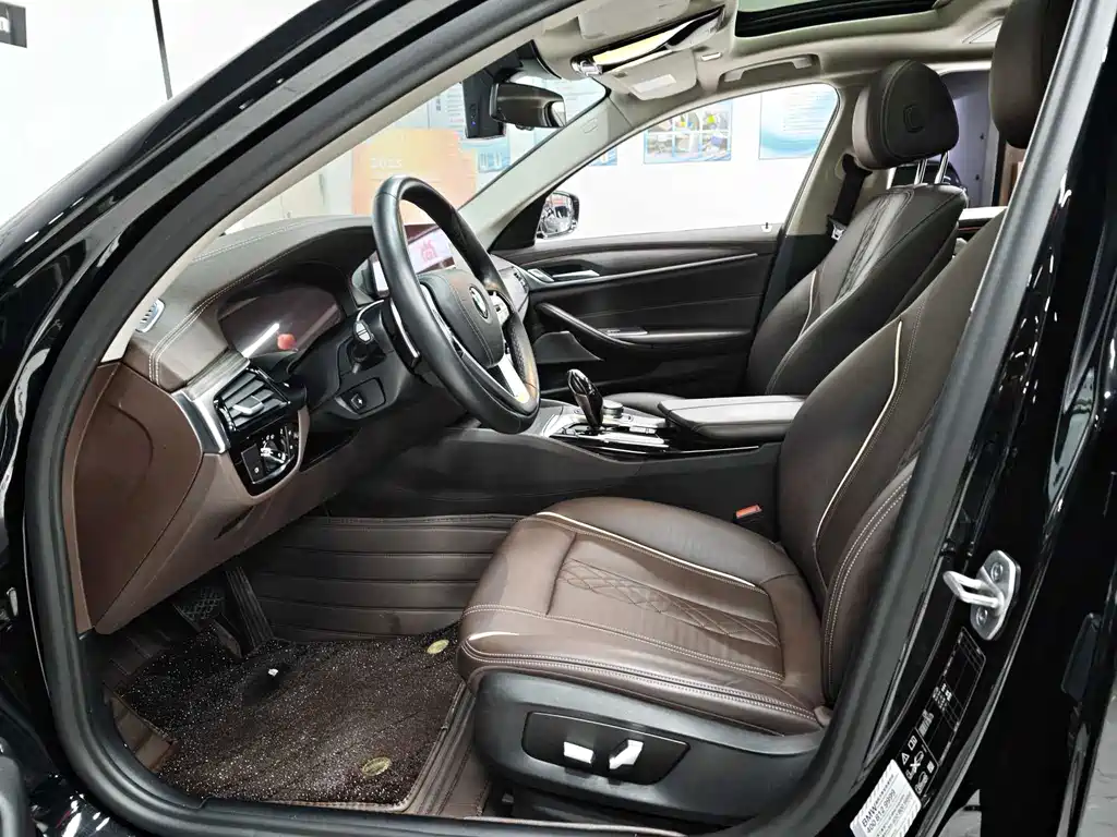 BMW 5 Series 2020 — фото 14