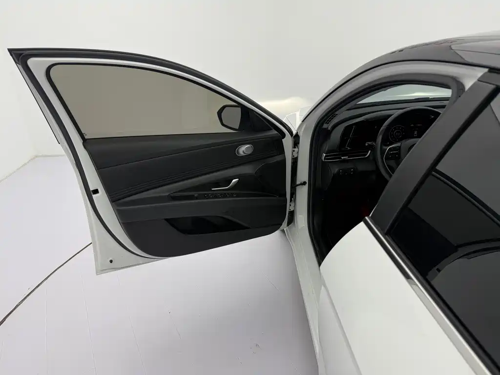 Hyundai Elantra 2021 — фото 23