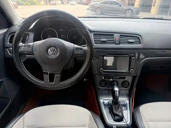 Volkswagen Cross Lavida 2014