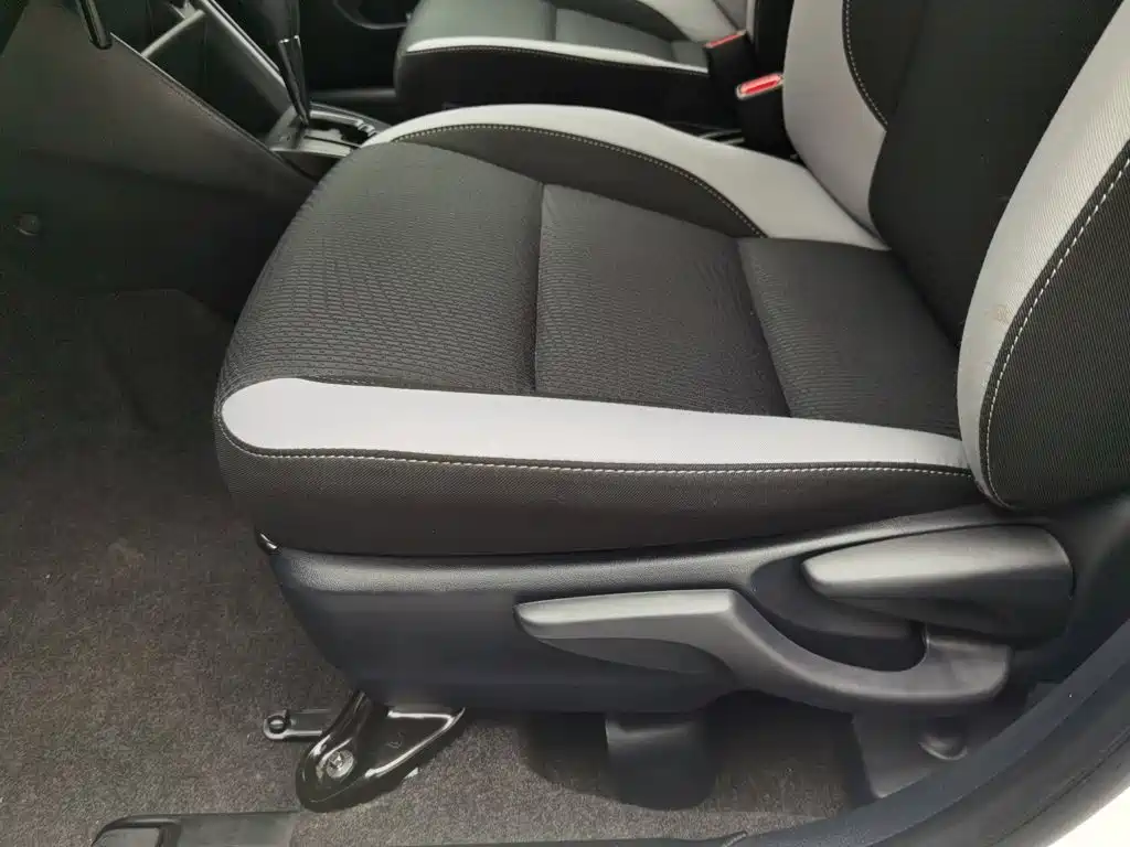 Toyota Yaris L 2020 — фото 20