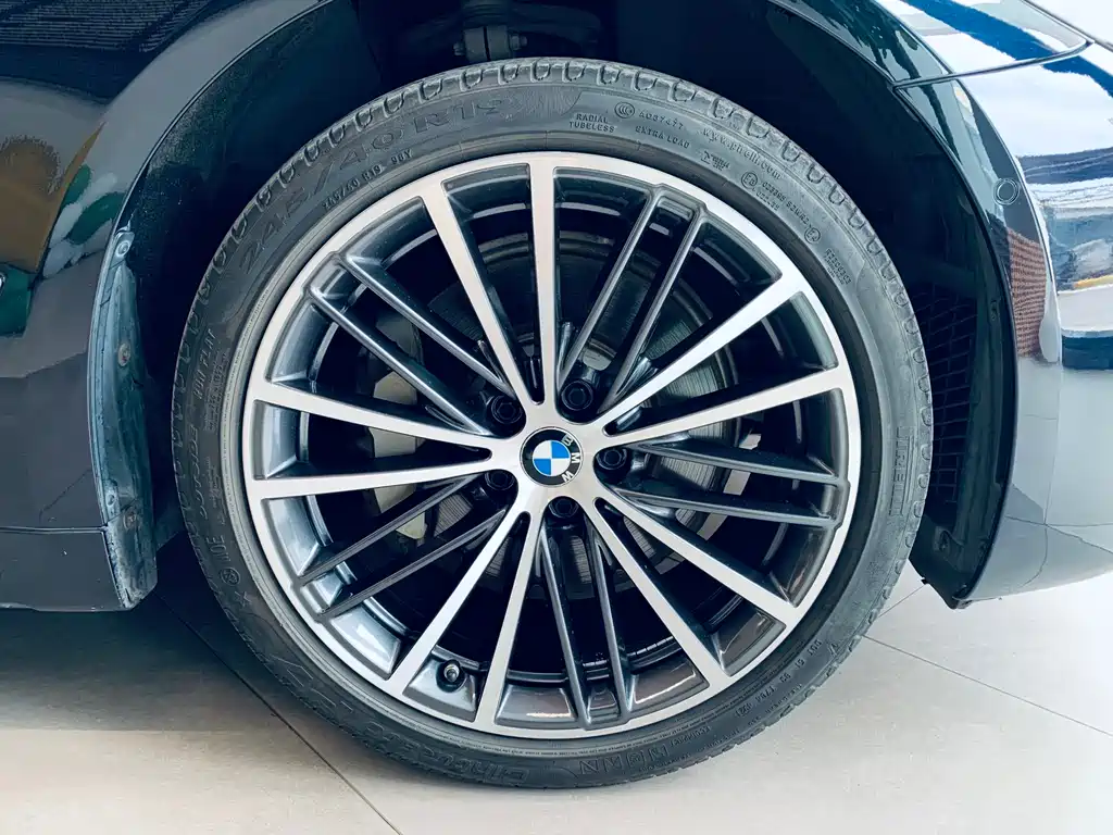 BMW 5 Series 2022 — фото 13