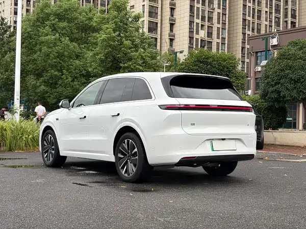Li Auto L6 2025
